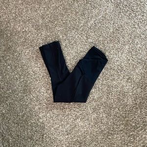 Ingrid & Isabel maternity Capri leggings, XS